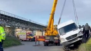 A fost activat Planul Roșu de Intervenție &icirc;n Prahova! Un microbuz cu 11 persoane a fost implicat &icirc;ntr-un grav eveniment rutier