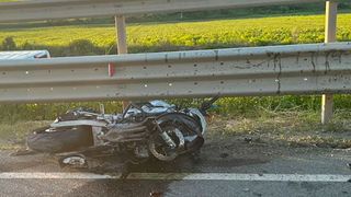 Un motociclist și-a pierdut viața &icirc;n Cluj după ce a efectuat o depășire neregulamentară și a intrat &icirc;ntr-un autoturism