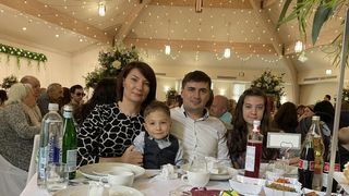 O familie din Moldova, spulberată &icirc;n drum spre o nuntă. Cinci persoane și-au pierdut viața, printre care și doi copii