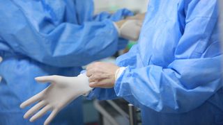 Alertă medicală! Un virus care circula la animale a fost identificat pentru prima dată la om. Pacientul s-a stins din viață