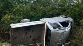 Un bărbat de 30 de ani și-a pierdut viața, iar o persoană a ajuns la spital după ce o mașină s-a răsturnat &icirc;n județul Cluj
