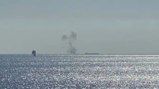 BREAKING NEWS O navă ar fi fost lovită de o dronă &icirc;n Marea Neagră, &icirc;n apropierea platformei Pescăruș. Două persoane și-au pierdut viața