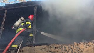 Un bărbat de 72 de ani din Giurgiu și-a pierdut viața după ce gospodăria sa a fost cuprinsă de foc. Mai multe locuințe din zonă au fost afectate