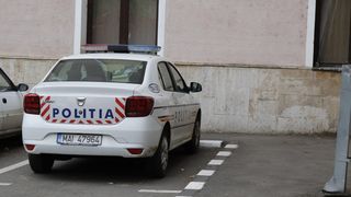 Ce s-a aflat despre cei doi bărbați, tată și fiu, care au căzut de la etajul zece al unui bloc din Arad. Vecinii sunt &icirc;n stare de șoc: ,,Aveau datorii &icirc;n toate părțile&rdquo;