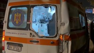 Eveniment rutier &icirc;n lanț &icirc;n Brașov! O ambulanță a lovit o mașină și un autocar. O gravidă era &icirc;n autospecială