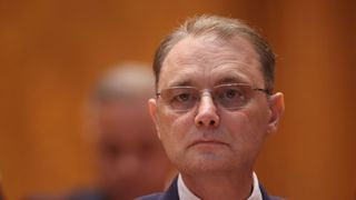 BREAKING NEWS Luca Niculescu este noul premier al Rom&acirc;niei. Guvernul a trecut de votul Parlamentului