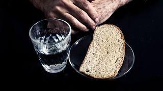 Se dau 800 de lei &icirc;n plus pentru o anumită categorie de pensionari &icirc;n 2026. Ministrul Muncii a făcut anunțul