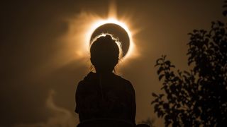 Va fi eclipsă totală de Soare &icirc;n august 2026. Fenomentul extrem de rar va putea fi văzut și din Rom&acirc;nia