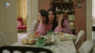 Rezumat episodul 19 &bdquo;Ai nimănui&rdquo;, difuzat &icirc;n 23 aprilie 2026 la Kanal D: Azize este răpită &icirc;mpreună cu frații săi, iar Devran duce o luptă contra cronometru pentru a o salva