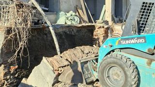 Un muncitor și-a pierdut viața după ce un zid s-a prăbușit peste el! Bărbatul lucra la consolidarea unei clădiri din Galați