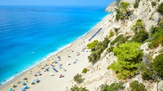 Alertă pentru milioane de rom&acirc;ni care merg &icirc;n Grecia! O dronă &icirc;ncărcată cu explozibili a fost găsită pe o insulă populară