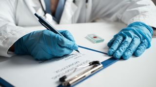 Avertisment de la medici! O nouă boală rară se răsp&acirc;ndește rapid la oameni. Care este primul simptom