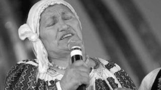 Dominica Trop, c&acirc;ntăreața numită &bdquo;Tezaur Uman Viu&rdquo; de UNESCO, a &icirc;ncetat din viață la 87 de ani. Mesajul emoționant transmis de familie