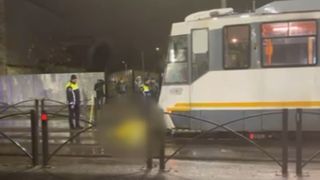 Incident tragic &icirc;n București. Un bărbat și-a găsit sf&acirc;rșitul după ce un tramvai a dat peste el