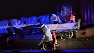 O mașină a fost complet strivită &icirc;n urma accidentului &icirc;n lanț de pe A2. Două TIR-uri au fost pulverizate și o persoană a scăpat miraculos