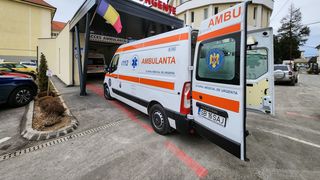 BREAKING NEWS O mamă și bebelușul ei de 6 luni, transportați de urgență la spital după o ciocnire &icirc;ntre trei mașini &icirc;n Sibiu