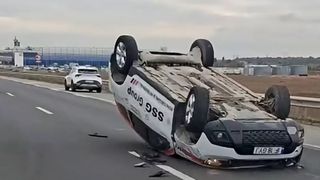 Trafic restricționat pe A2, spre litoral! O mașină s-a răsturnat &icirc;n urma impactului dintre trei mașini