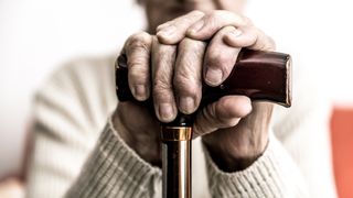 Pensiile ar putea fi virate mai devreme pe card &icirc;n septembrie 2026. Pe ce dată vor primi pensionarii banii prin Poșta Rom&acirc;nă