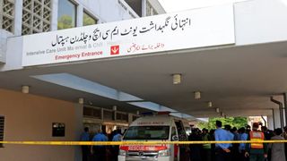 15 bebeluși și-au pierdut viața după ce un spital din Pakistan a fost cuprins de foc. De la ce a pornit deflagrația