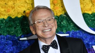 Bob Mackie, designerul care i-a făcut pe Cher și Elton John să strălucească, a &icirc;ncetat din viață la 87 de ani
