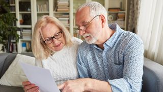 Rom&acirc;nii care vor primi pensii mai mari din ianuarie 2026. Cine sunt aceștia și ce condiții trebuie să &icirc;ndeplinească