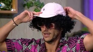 Emanuel a făcut show &icirc;n &bdquo;Casa Iubirii&rdquo;: &bdquo;Lasă-mă că am transpirat toată&rdquo;. Momentul care i-a făcut pe concurenți să aplaude frenetic