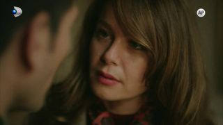 Rezumat episodul 59 &bdquo;Fata de la fereastră&rdquo;, difuzat &icirc;n 26 decembrie la Kanal D: Nalan acceptă ca mama ei să doneze conacul unei fundații cu condiția să nu se mai &icirc;ntoarcă la Sedat