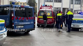 Un elev și-a atacat colegii cu o macetă &icirc;ntr-un colegiu din Pitești. Un adolescent de 15 ani a ajuns la spital