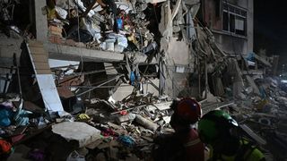 Bilanțul cutremurelor devastatoare din Venezuela a ajuns la 235 de morți. Oamenii caută prin ruine cu m&acirc;inile goale după supraviețuitori