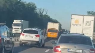 BREAKING NEWS Trafic &icirc;ngreunat pe Autostrada A3, pe sensul de mers spre București, &icirc;n urma unui impact violent &icirc;ntre trei mașini