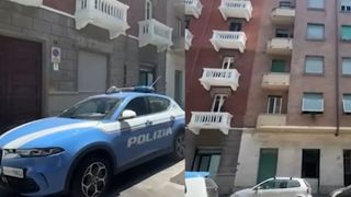 O rom&acirc;ncă de 40 de ani i-a luat viața fiicei sale de 13 ani după care și-a pus capăt zilelor, &icirc;n Italia. Fiica cea mare e cea care a descoperit nenorocirea