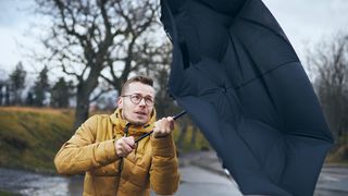 Ciclonul care traversează Europa ajunge și &icirc;n Rom&acirc;nia. Meteorologii ANM anunță ploi, v&acirc;nt puternic și precipitații mixte la munte