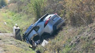 Sf&acirc;rșit tragic pentru o femeie, &icirc;n județul Vaslui. Mașina &icirc;n care se afla s-a izbit violent de un cap de pod