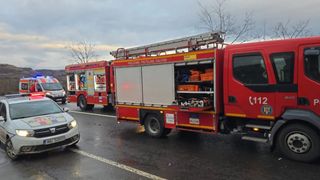 Șase persoane, dintre care patru copii, au ajuns la spital după ce au fost implicate &icirc;ntr-un eveniment rutier pe DN1, &icirc;n județul Sibiu