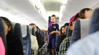 Noi reguli pentru aeroporturile din București &icirc;ncep&acirc;nd de azi. Pasagerii pot transporta p&acirc;nă la 2 litri &icirc;n bagajul de cabină