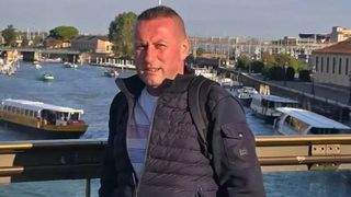 Costi Bălășoiu, un consilier local din Argeș, a fost găsit fără viață &icirc;n locuința sa. L&acirc;ngă el se afla o armă și un bilet