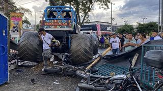 Trei persoane și-au pierdut viața după ce un monster truck, scăpat de sub control, a intrat &icirc;n mulțimea venită la un spectacol, &icirc;n Columbia