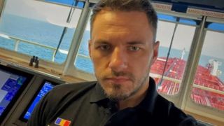 El este motociclistul cuprins de foc, &icirc;n județul Cluj. Adrian și-a pierdut viața pe loc, după ce a fost izbit de un TIR