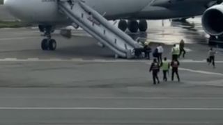 BREAKING NEWS Un avion cu 277 de pasageri a fost cuprins de foc la aterizare, pe cel mai mare aeroport din Nepal