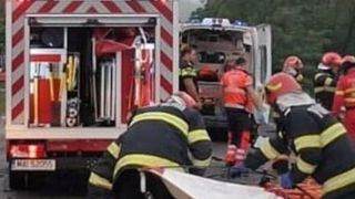 Un t&acirc;năr de 28 de ani și-a pierdut viața după ce a fost acroșat de un autotren, &icirc;n județul Bihor