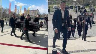 Primele imagini de la priveghiul lui Mircea Lucescu. Sicriul a ajuns la Arena Națională