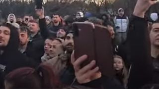 Proteste puternice au izbucnit &icirc;n comuna bunicilor băiatului de 13 ani, implicat &icirc;n moartea lui Mario. Peste 500 de mii de oameni au urmărit revolta live, pe Tik Tok: &bdquo;Nu are voie să fie liber!&rdquo;