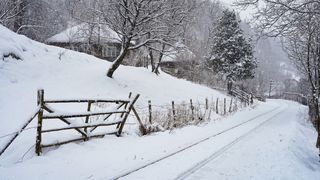 Este cod portocaliu de v&acirc;nt puternic! Prognoza meteo ANM pentru duminică, 28 decembrie 2025: Meteorologii anunță ninsori viscolite la munte și soare &icirc;n sudul țării