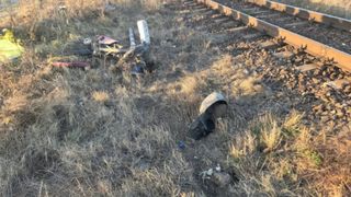 Doi adolescenți de 15 și 16 ani și-au pierdut viața &icirc;n Harghita, după ce motocicleta pe care se aflau a fost izbită de tren