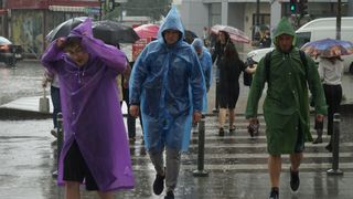 Este Cod galben de instabilitate atmosferică &icirc;n mai multe regiuni din țară. Meteorologii ANM anunță averse, vijelii și grindină