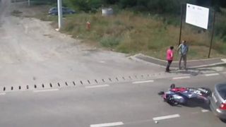 Motocicletă și autoturism, implicate &icirc;ntr-un eveniment rutier grav&nbsp;&icirc;n Aiud. Traficul a fost blocat timp de mai multe ore