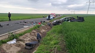 Un bărbat de 34 de ani și-a pierdut viața după un impact puternic &icirc;ntre 3 mașini, &icirc;ntre Săcele și Gura Dobrogei. Resturi din autoturisme au fost &icirc;mprăștiate pe șosea