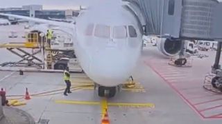Clipe de groază pe aeroportul din Frankfurt. Un avion s-a prăbușit la poarta de &icirc;mbarcare