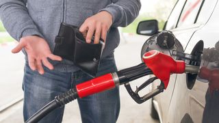 Preț carburanți vineri, 13 februarie2026: Unde găsești cea mai ieftină benzină azi