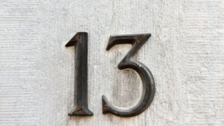 Marți, 13 octombrie, zi cu ghinion. Ce nu trebuie să faci astăzi, potrivit superstițiilor populare